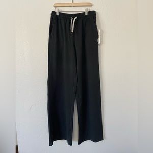 Vuori Halo essential wide leg Pant. Black Heather size M Excellent shape